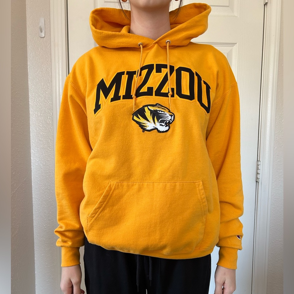 women’s Mizzou yellow sweatshirt Champion size L